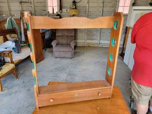 lot 106 image: Gun Rack for (4) Long Guns