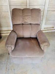 lot 107 image: Grey La-Z-Boy Recliner
