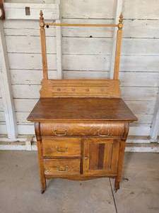 lot 112 image: Solid Wood Vintage Dry Sink