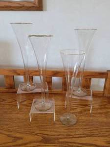 lot 127 image: Lot of (4) Glass Champagne Flutes