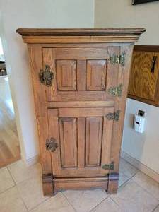 lot 134 image: Two-Door Wood Ice Box