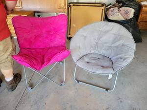 lot 345 image: (2) Folding Chairs