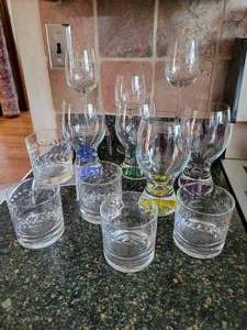 lot 138 image: Glassware - (3) Wine Glasses, (4) Hand Painted Clear Glasses, (5) Rocks Glasses