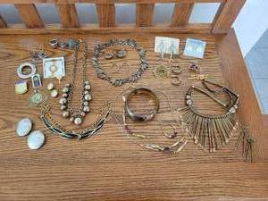 lot 143 image: Lot of Costume Jewelry - Necklaces, Rings, Bracelet, and Earrings