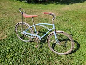 lot 401 image: Vintage Boys Banana Seat Bicycle