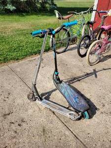 lot 405 image: Electric Scooter (Untested) and RAZOR Scooter