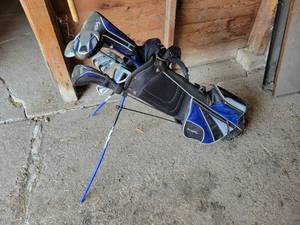 lot 406 image: MAXFLI Kids LH Golf Club Set and Bag