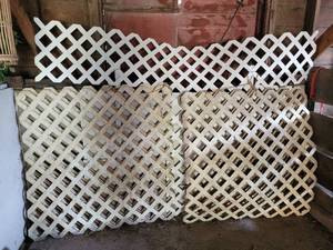 lot 430 image: Lot of White Poly Lattice Panels