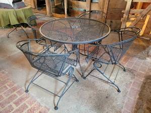 lot 443 image: Steel Patio Table and (4) Steel Rocking Patio Chairs