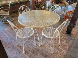 lot 447 image: Steel Patio Table and (4) Steel Patio Chairs