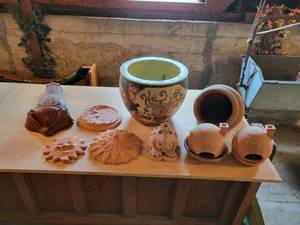 lot 454 image: Jardinire with Terra Cotta Dcor and More