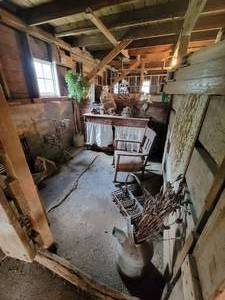 lot 460 image: Contents of Room - Dcor, Vintage, Shelves, Books, Molds and More