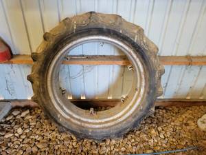 lot 486 image: FORD 8N Rim & Tire - 11.2-28
