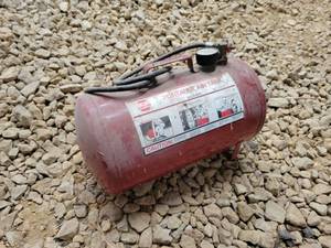 lot 488 image: NAPA Portable Air Tank - Model No. 821-1171
