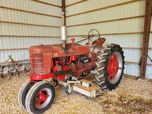 lot 3 image: 1940 Farmall H Tractor with WOODS 60 Belly Mower - See Video