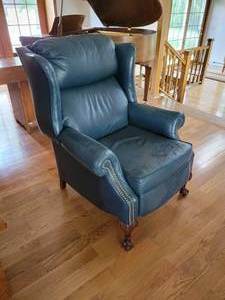 lot 175 image: Blue LeatherVinyl Reclining Wingback Chair by Lane