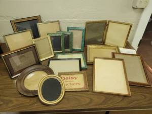 lot 193 image: Large Lot of Vintage Photo Frames - Includes a beautiful Round Concave Frame