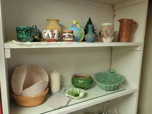 lot 199 image: Lot of Vintage Pottery