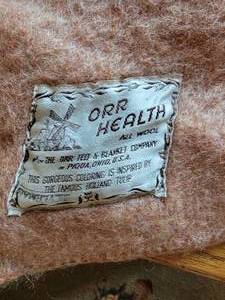 lot 45 image: Vintage Orr Health All Wool Holland Tulip Blanket