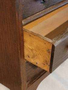 lot 81 image: Antique Doll 3 Drawer Dresser
