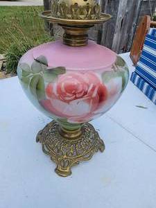lot 83 image: Hand Painted Cabbage Rose Climax Oil Lamp Lantern