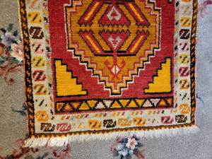 lot 29 image: Kilim Trible Table Mat
