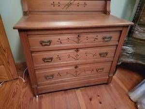 lot 2 image: Spoon Carved Vanity Dresser