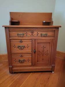 lot 3 image: Antique Spoon Carved Commode