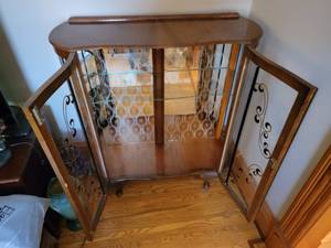 lot 58 image: Early 20th Century Curio Cabinet