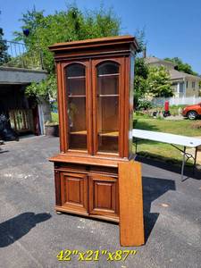lot 11 image: Pennsylvania Display Hutch Birds Eye Veneer Interior