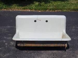 lot 113 image: Antique Iron Enamel Farmhouse Sink