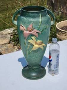 lot 129 image: Roseville Pottery Zephyr Lily Vase