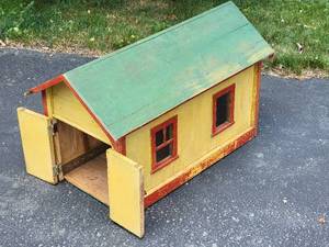 lot 161 image: Primitive Tory Barn