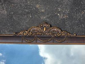 lot 164 image: Contemporary Three Pannel Buffet Mirror