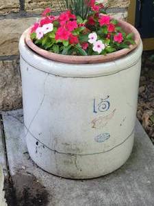lot 62 image: Red Wing Pottery #15 Earthenware Crock