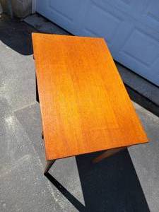 lot 14C image: Contemporary Students Single Drawer Desk