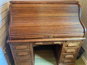 lot 14H image: Vintage Roll Top Desk