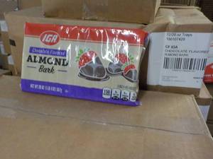 lot 159 image: 12 - 20 oz Trays IGA Chocolate Flav...