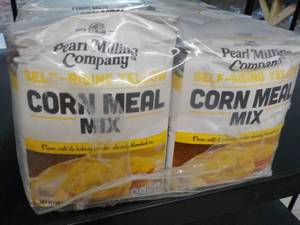 lot 289 image: 8 Pack Pearl Milling Company Corn M...