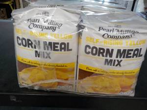 lot 290 image: 8 Pack Pearl Milling Company Corn M...