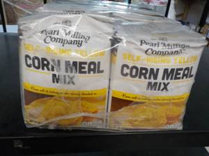 lot 291 image: 8 Pack Pearl Milling Company Corn M...