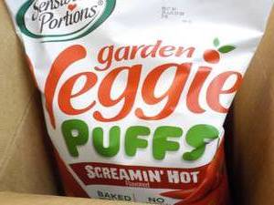 lot 302 image: 6 - 3 oz Bags Garden Veggie Puffs S...