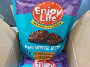 lot 304 image: 6 - 4.76 oz Enjoy Life Brownie Bite...