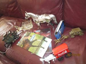 lot 05 image: Lot of Horse and Coca-Cola collectibles