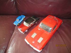 lot 08 image: Scale model cars