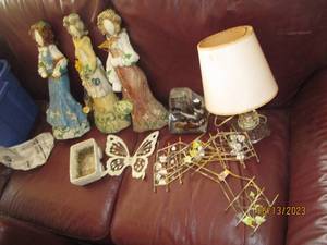lot 09 image: Quality home decor items