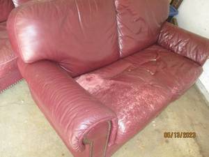 lot 017 image: New Leather red couch