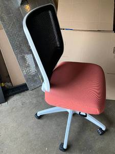 lot 5 image: HON Office Chair