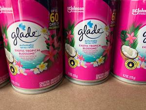 lot 136 image: Glade Air Fresher