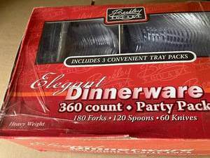 lot 116 image: Heavyweight Plastic Cutlery